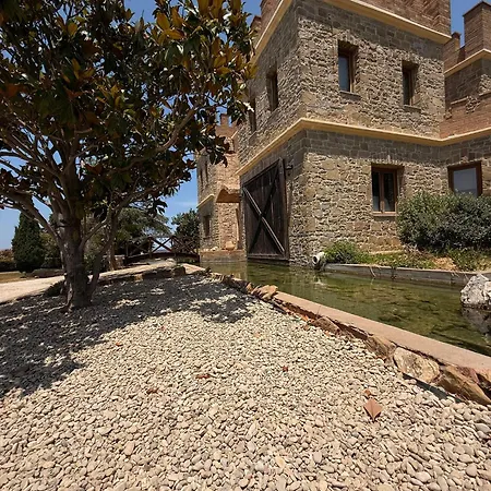 Villa Chateau Retreat *