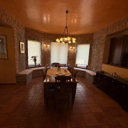 Villa Chateau Retreat *